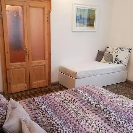 Aronareddoor * Arona